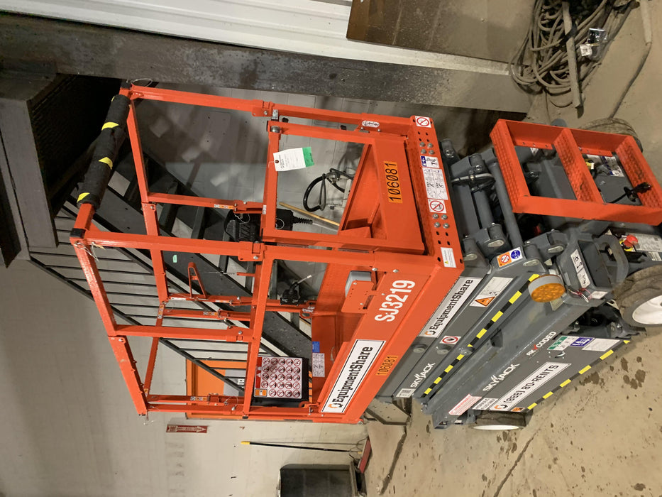 2020 Skyjack SJIII-3219 Solid NM Tires, Half height spring hinged entry gate, Dual Beacons, 800W Inverter