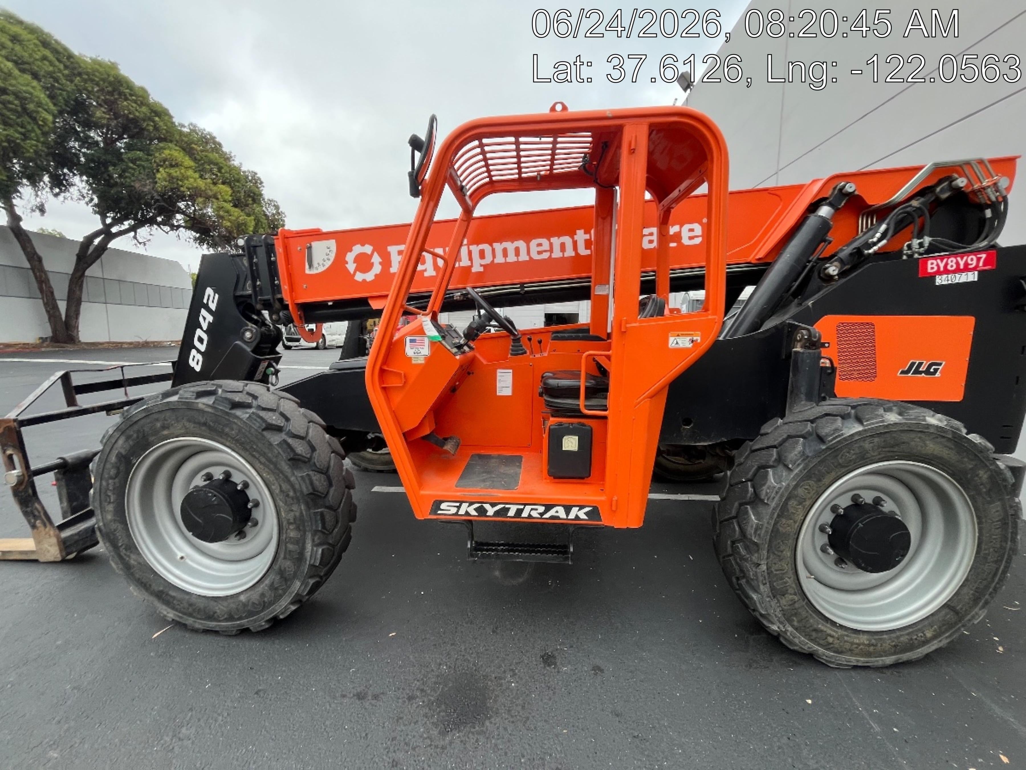 2023 SKYTRAK 8042