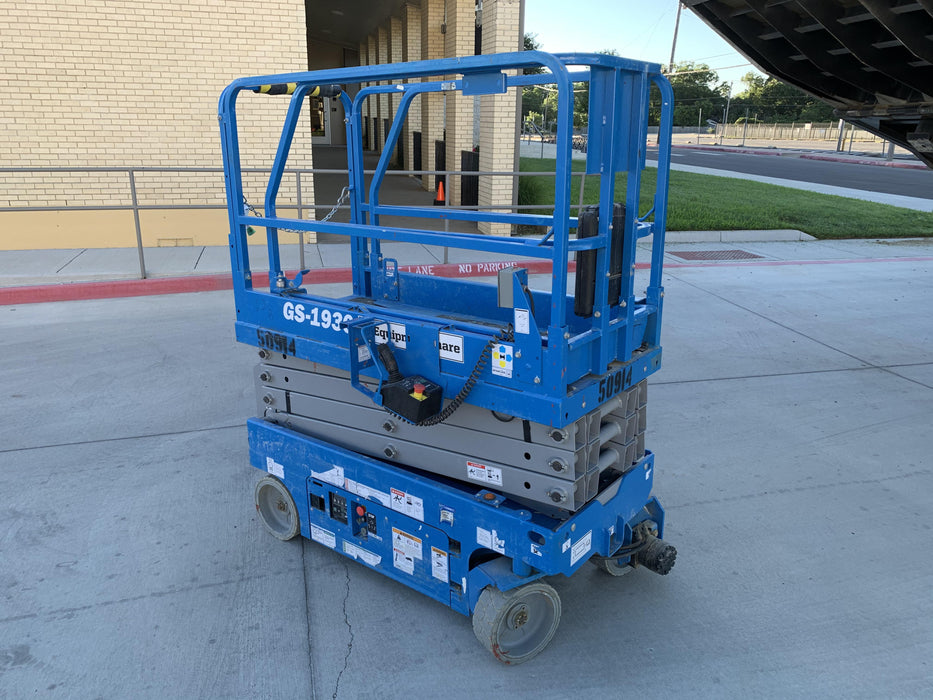 2019 Genie GS-1930 Fixed Rails with Chain Entry