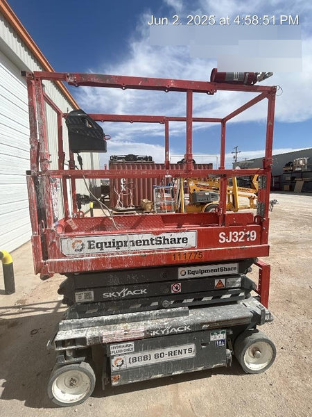 2020 Skyjack SJIII-3219 Solid NM Tires, Half height spring hinged entry gate, Dual Beacons, 800W Inverter