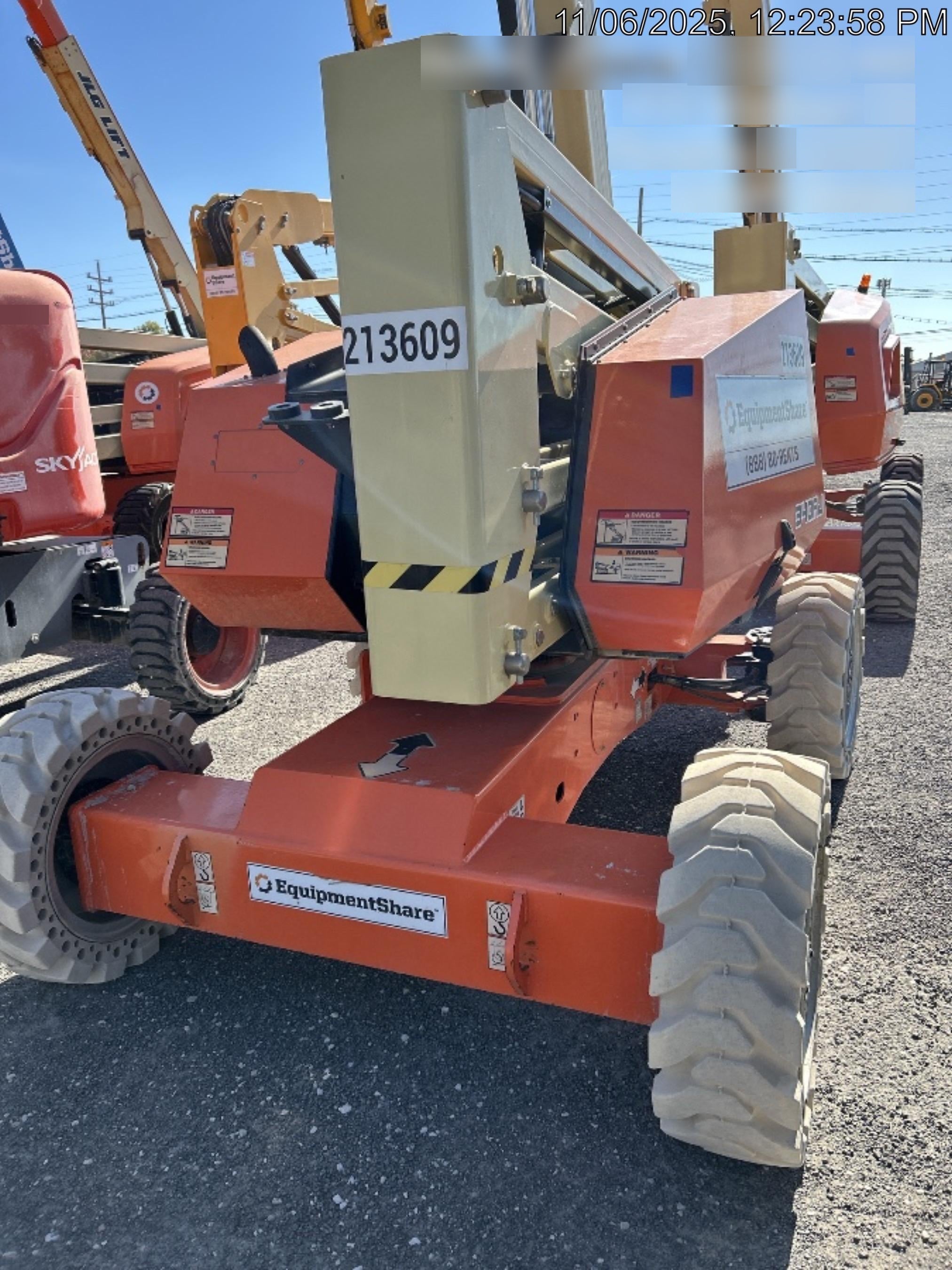 2022 JLG 340AJ