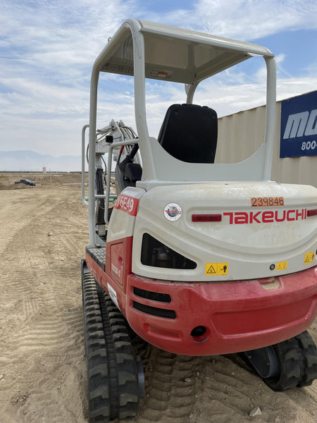 2022 TAKEUCHI TB235-2R