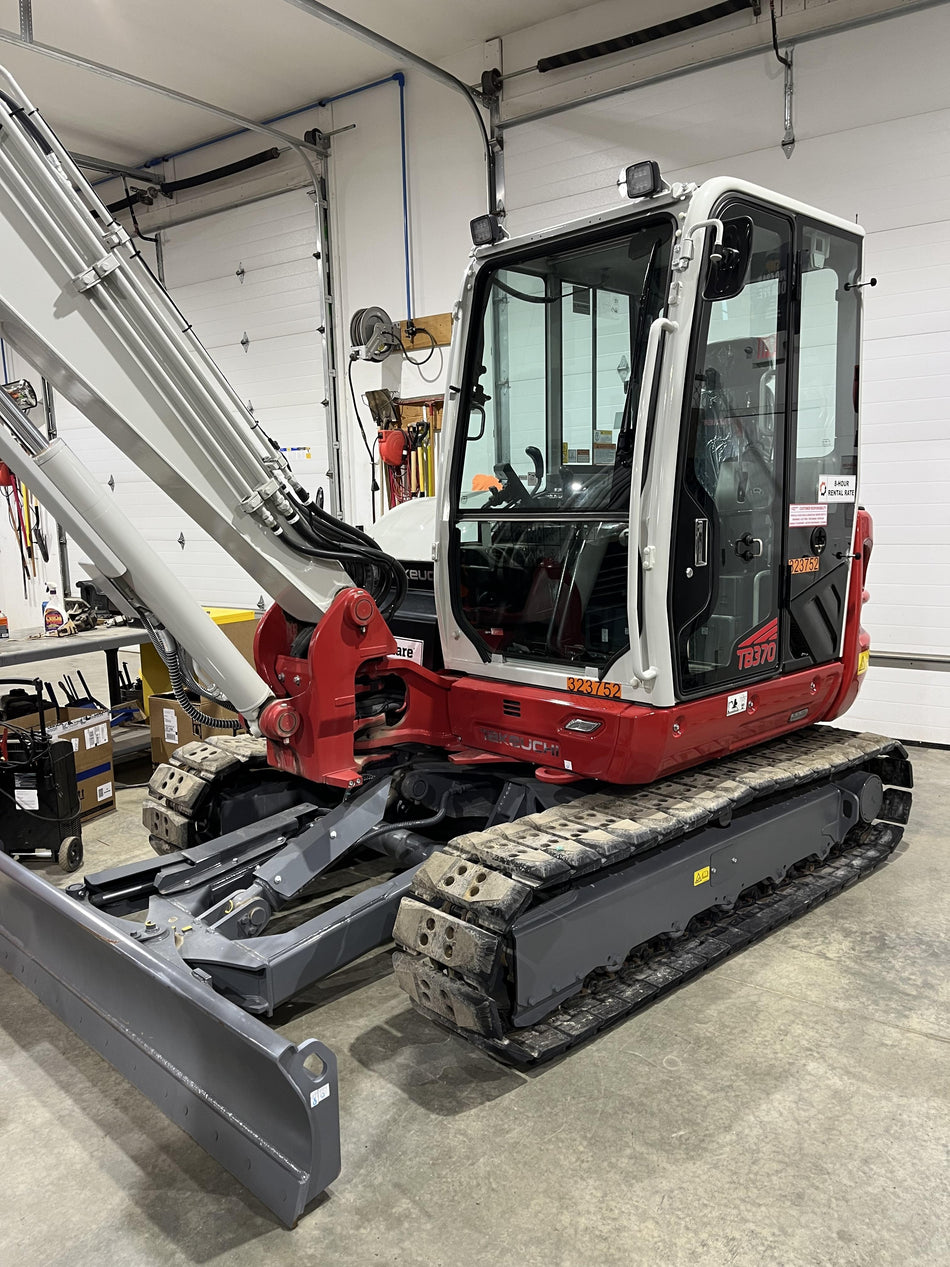 2022 TAKEUCHI TB370CLA
