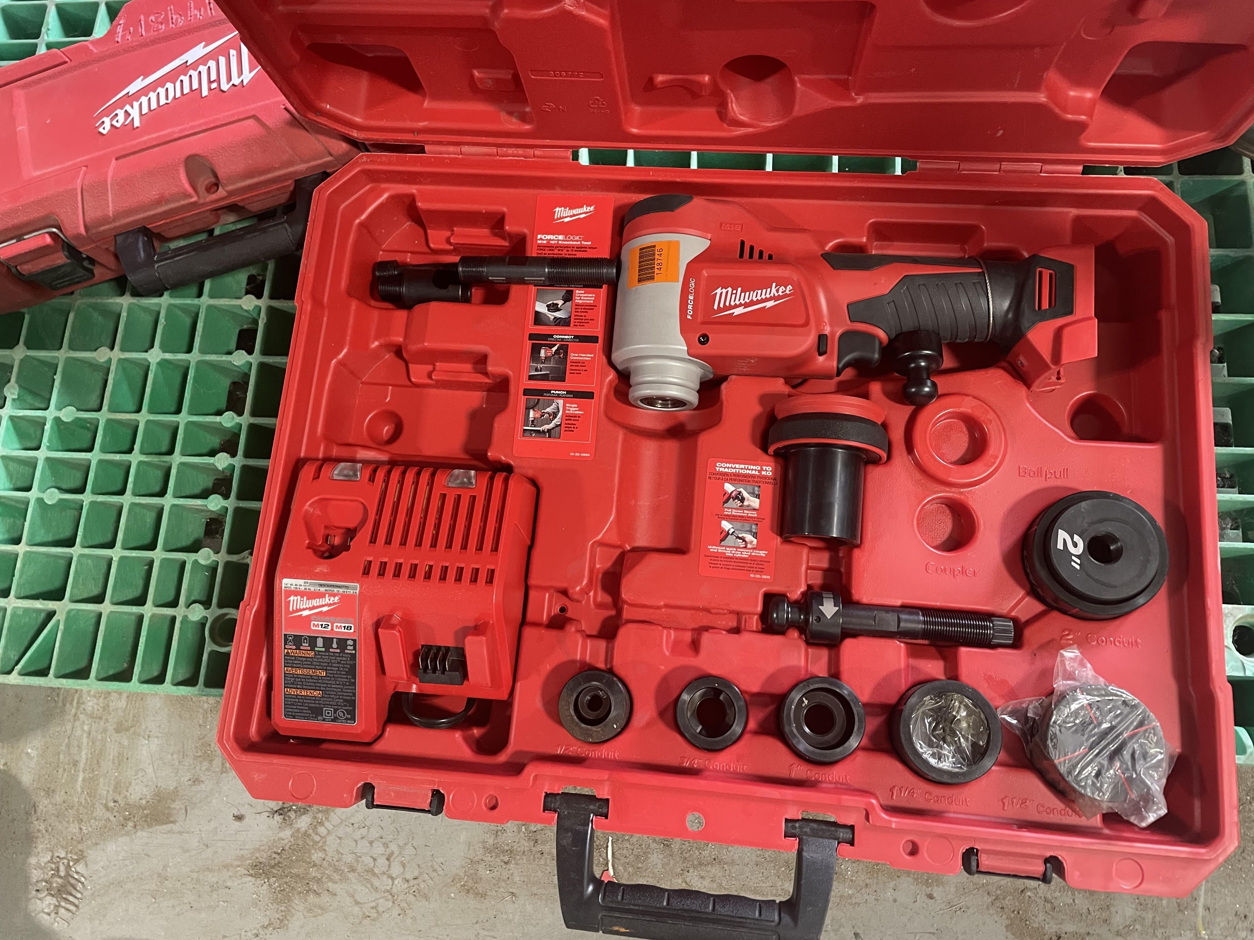 2021 MILWAUKEE 2676-22