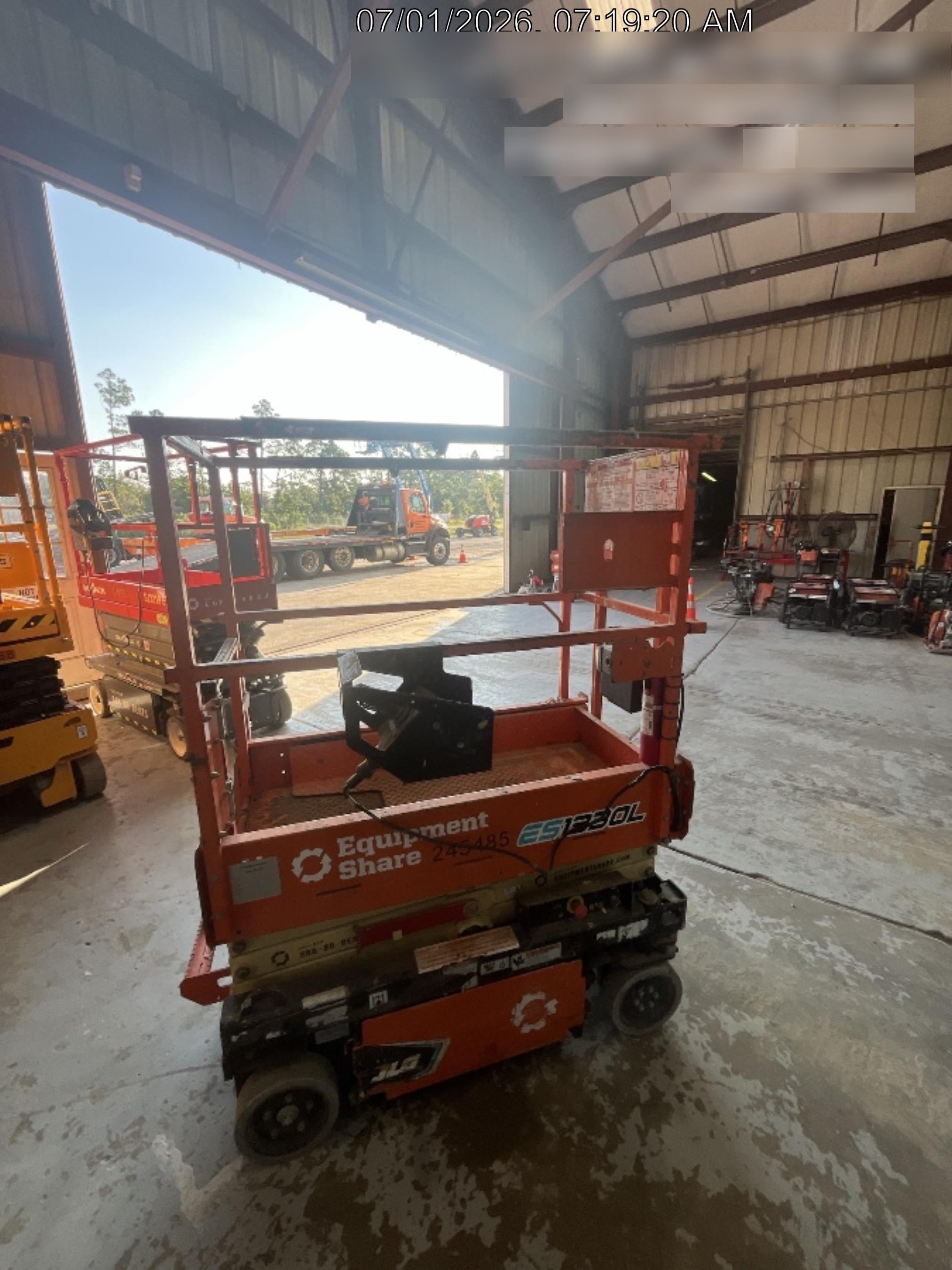 2022 JLG ES1330L