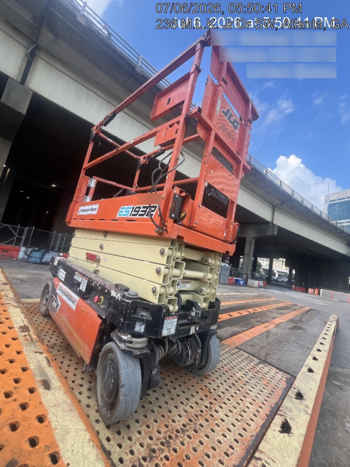 2022 JLG ES1932
