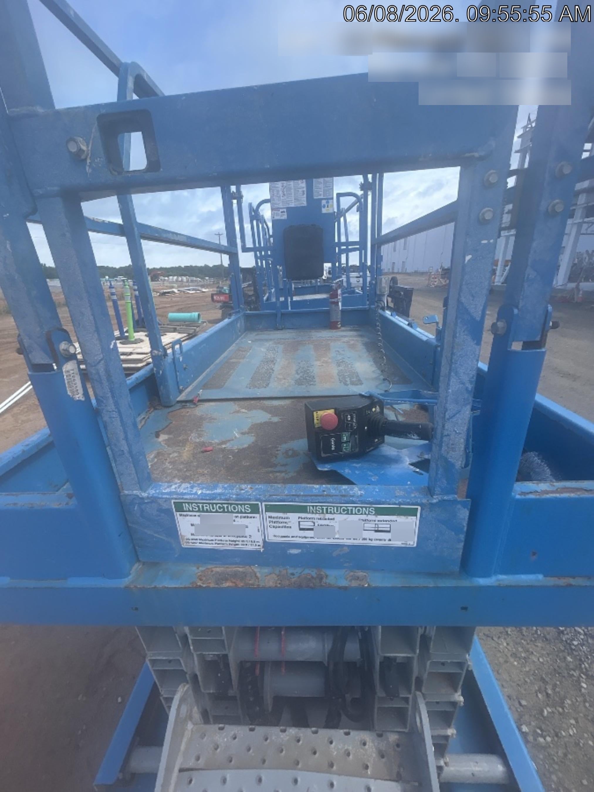 2019 Genie GS-4047 Folding rails with half height swing gate