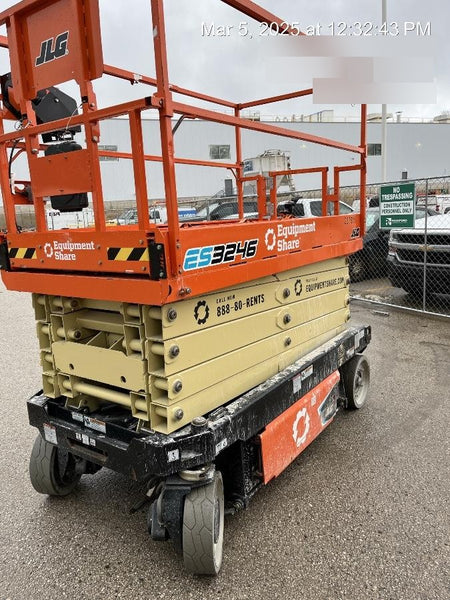 2022 JLG ES3246