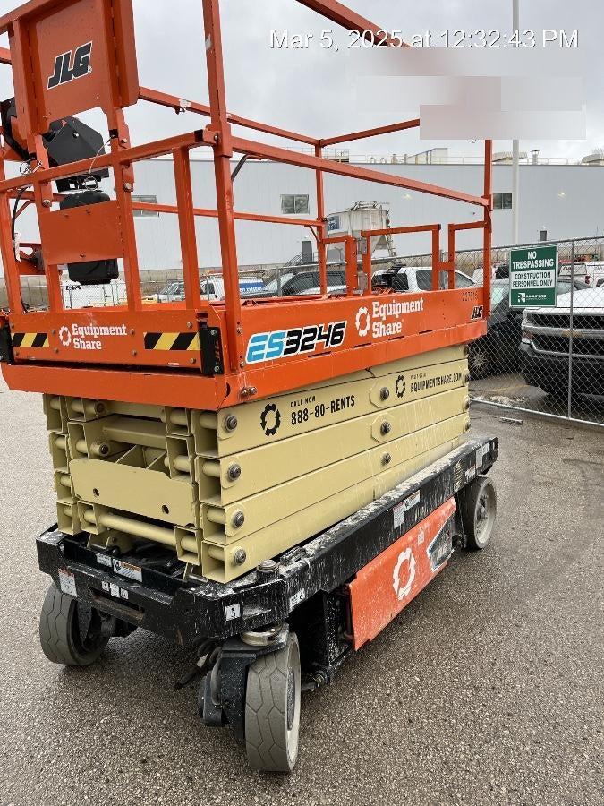 2022 JLG ES3246