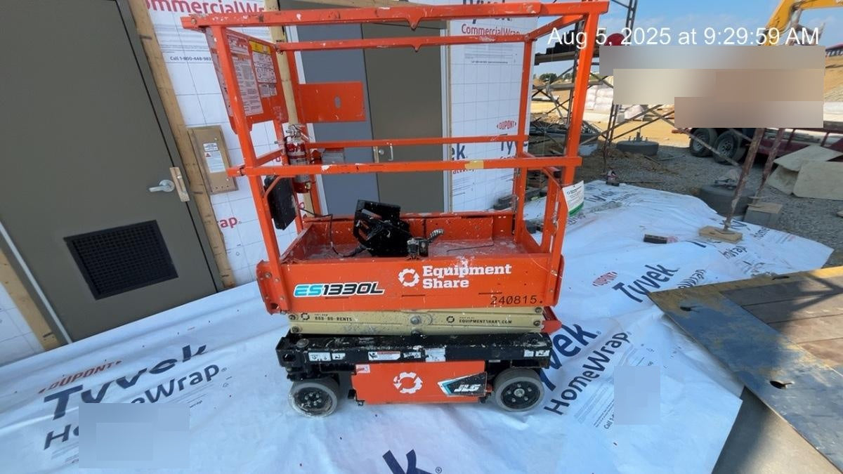 2022 JLG ES1330L