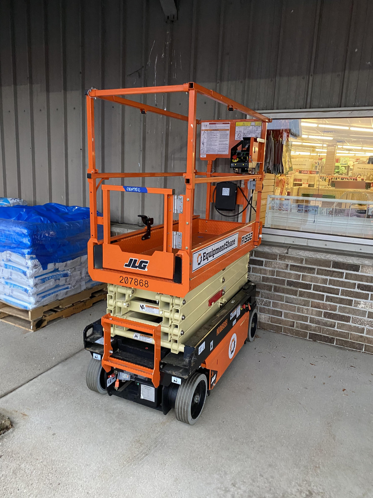 2022 JLG R1932