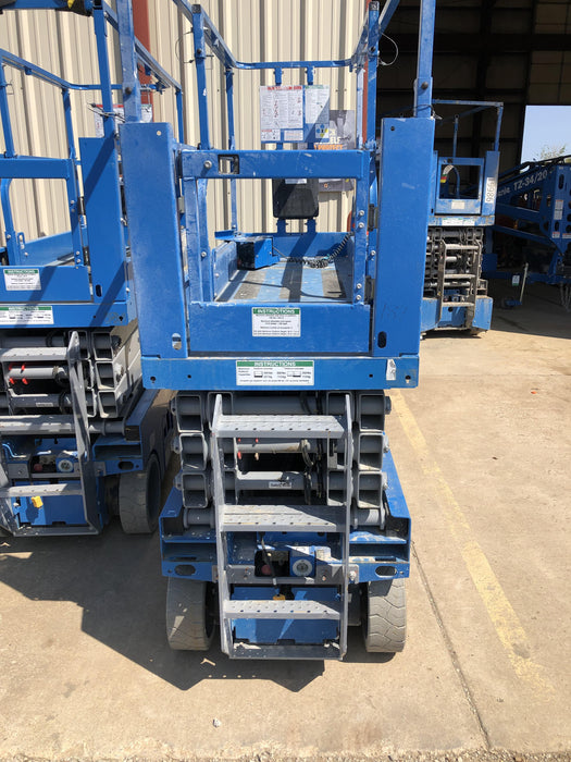 2019 Genie GS-2632 Folding rails with half height swing gate