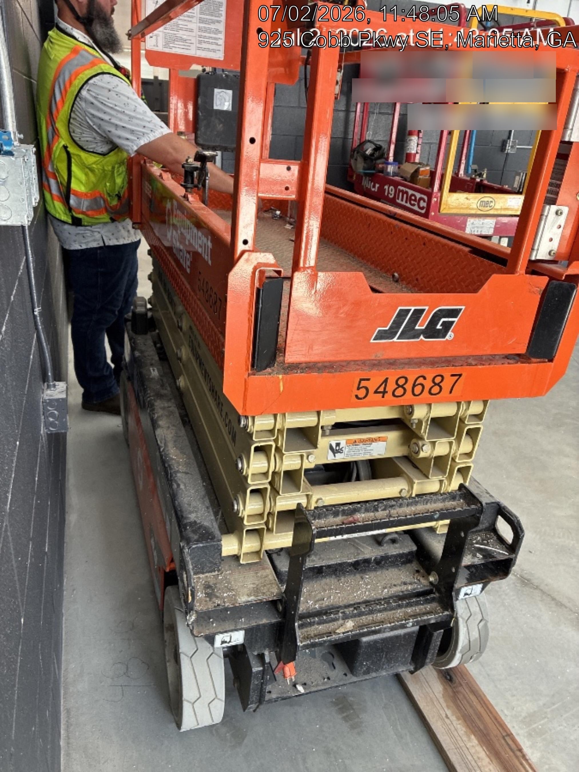2025 JLG ES1932