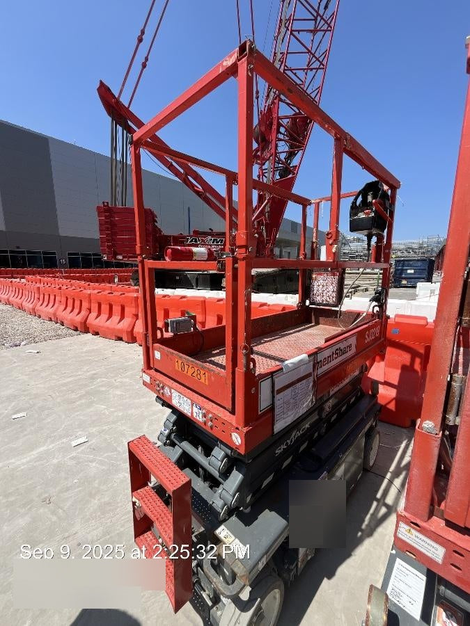 2020 Skyjack SJIII-3219 Solid NM Tires, Half height spring hinged entry gate, Dual Beacons, 800W Inverter