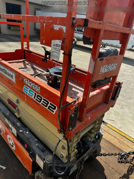 2022 JLG ES1932