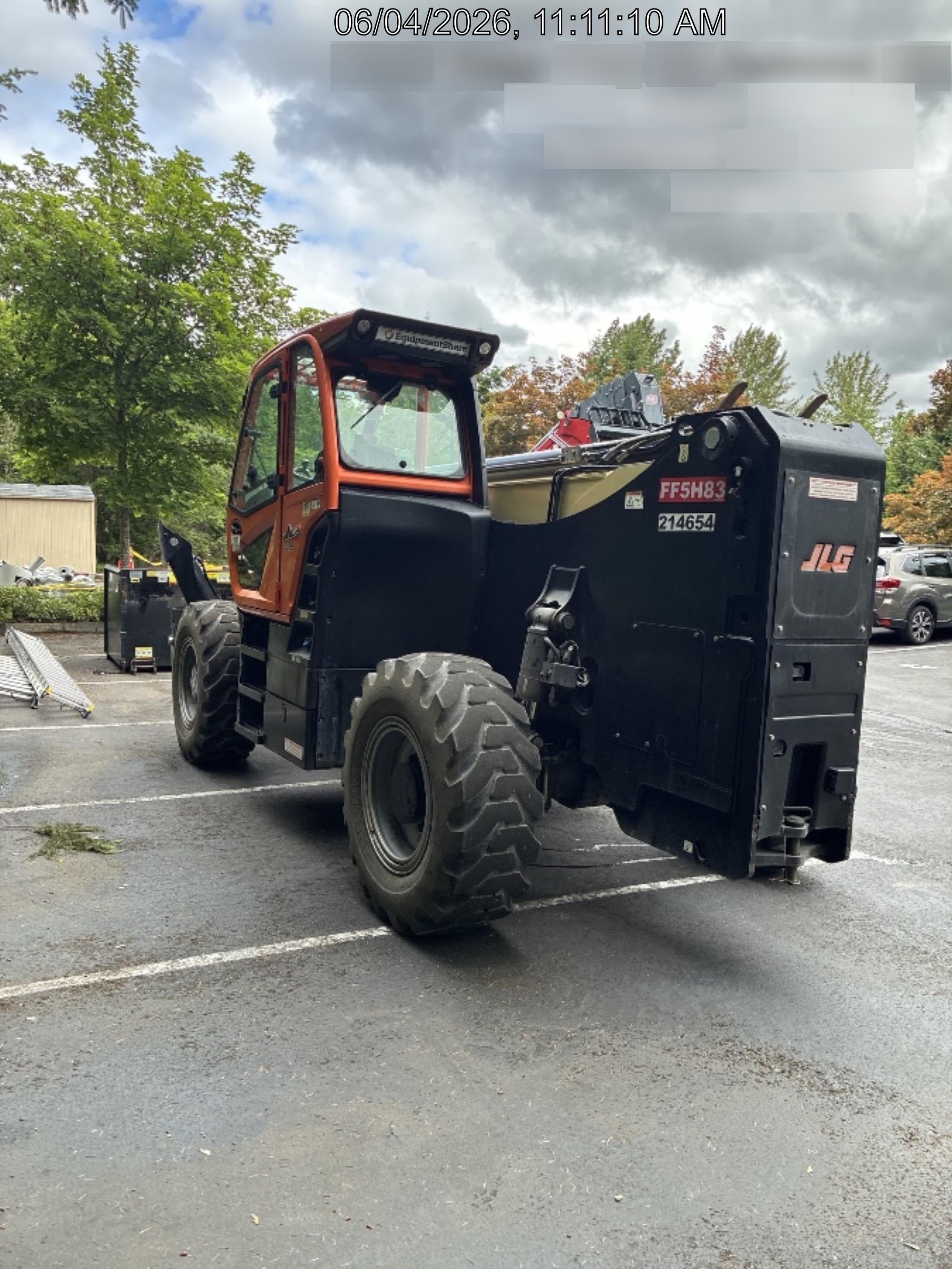 2022 JLG 1075