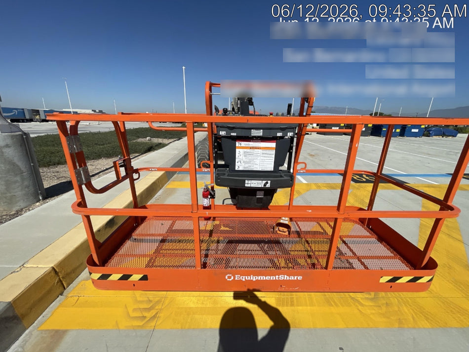 2025 JLG 600AJ