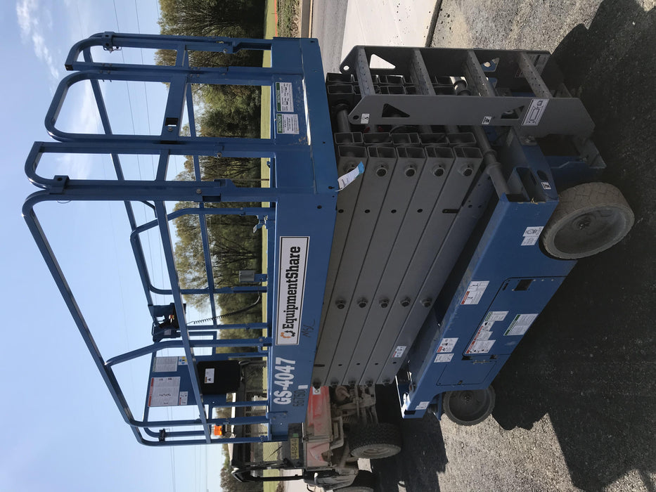 2019 Genie GS-4047 Folding rails with half height swing gate