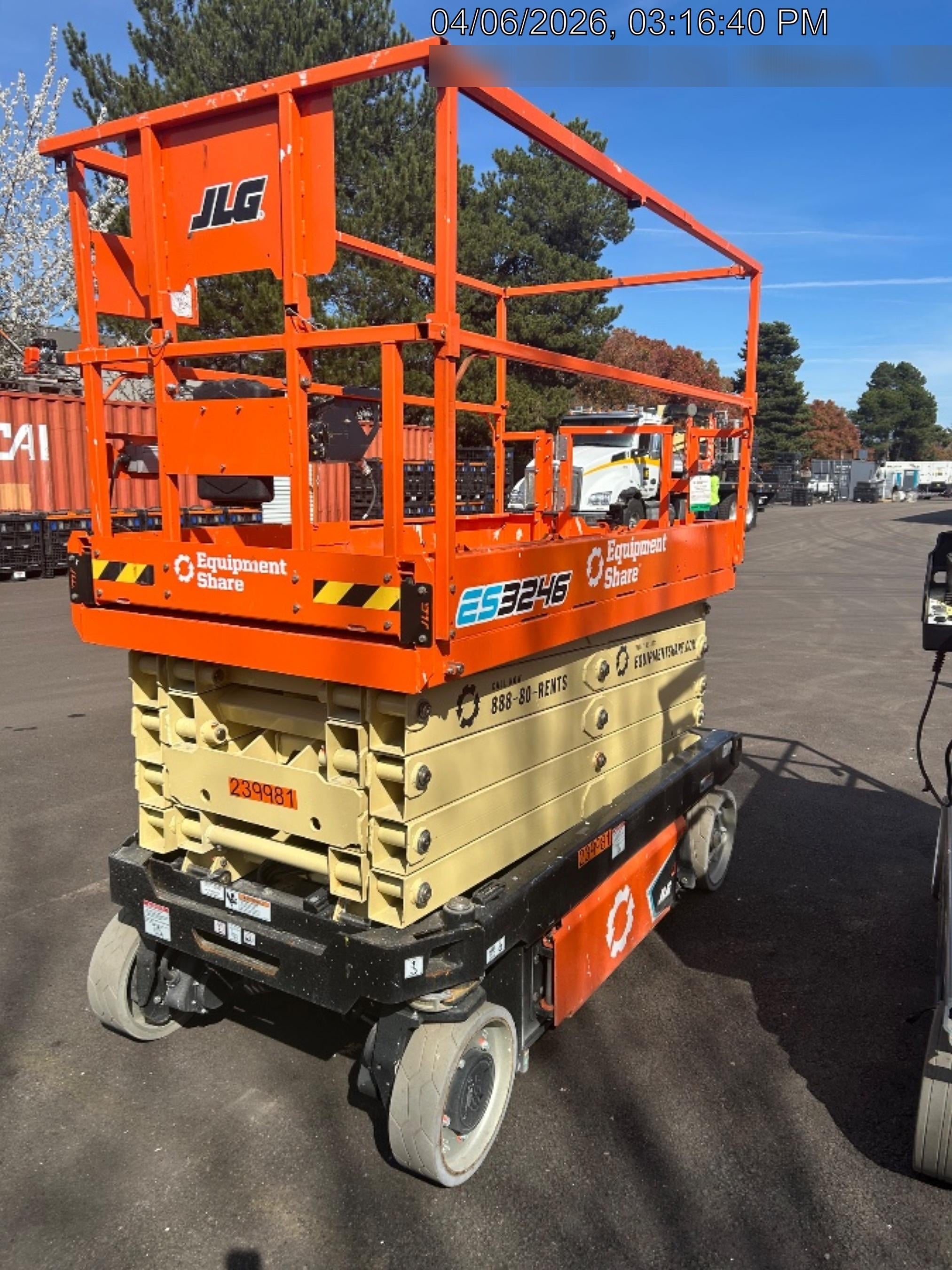2022 JLG ES3246