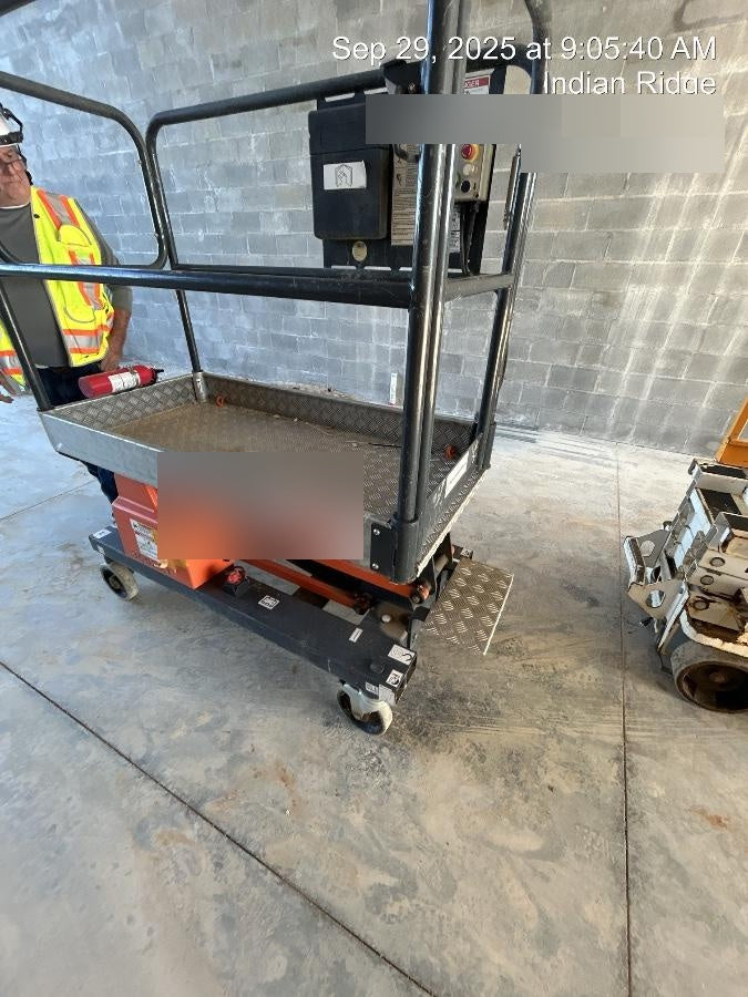 2023 JLG 1030P