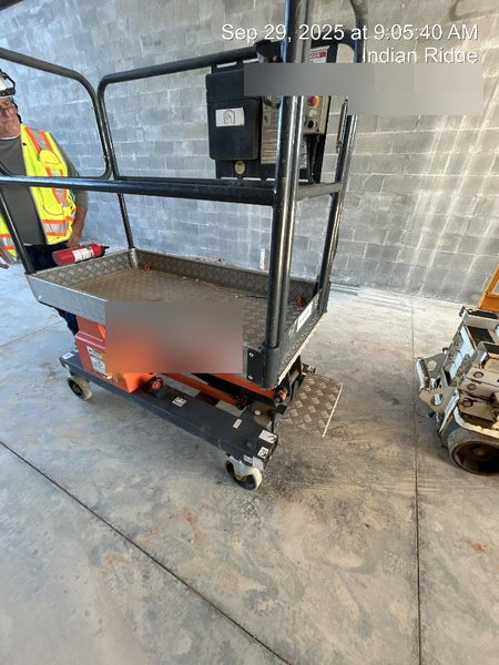 2023 JLG 1030P