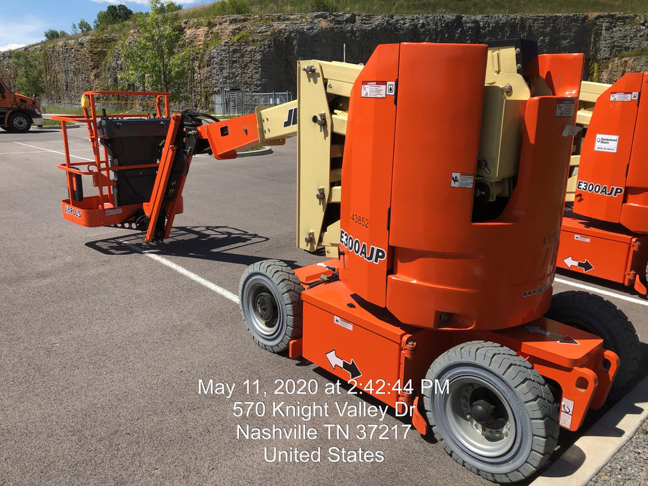 2019 JLG E300AJP
