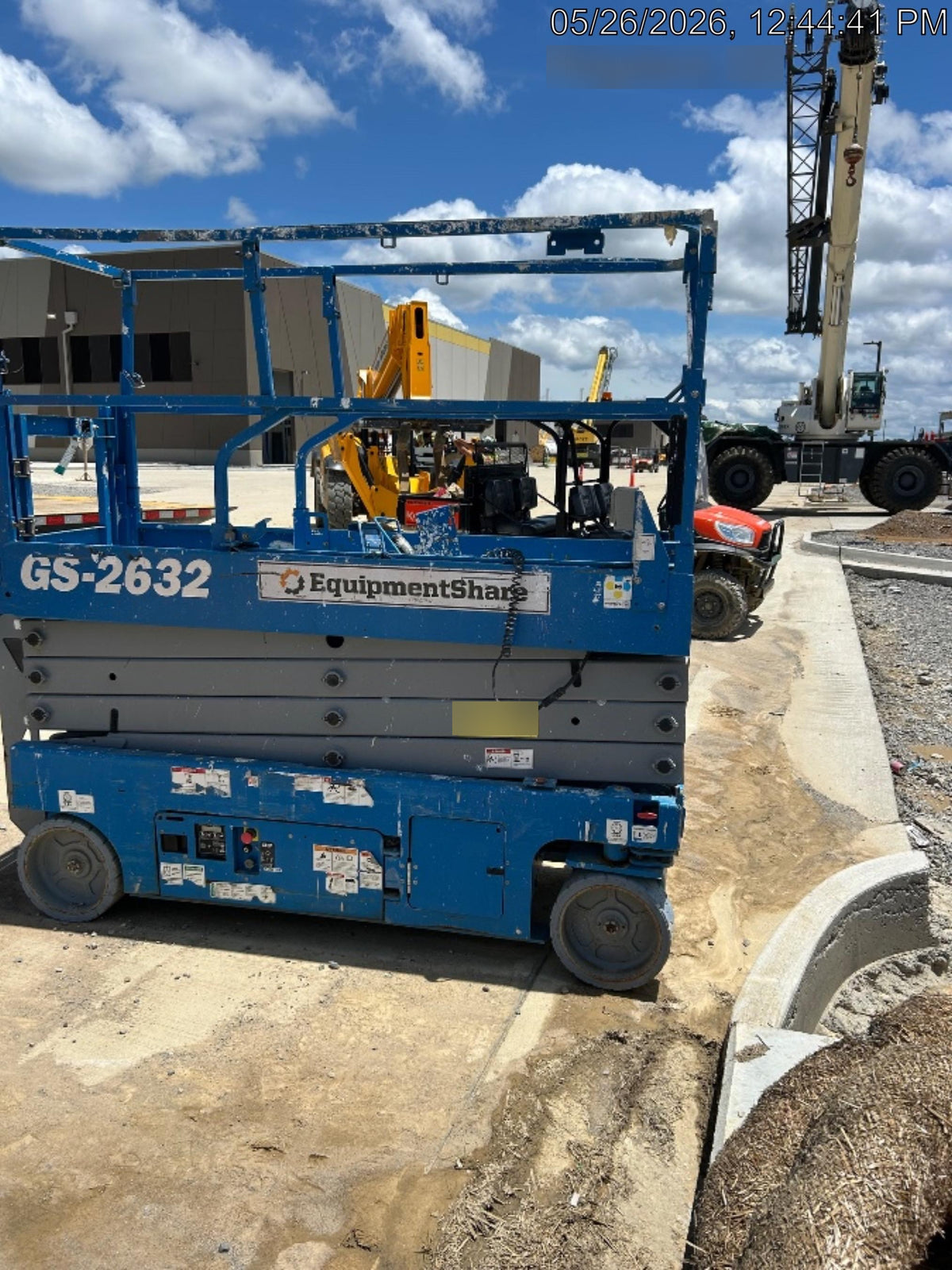 2019 Genie GS-2632 Folding rails with half height swing gate