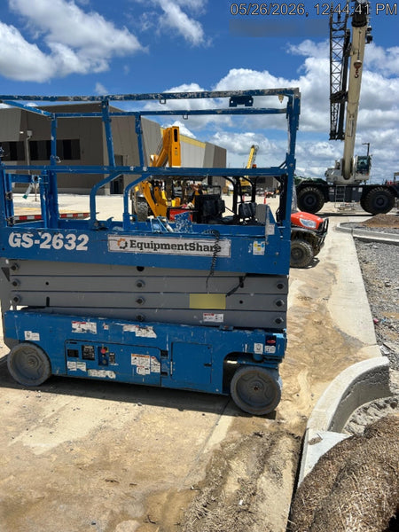 2019 Genie GS-2632 Folding rails with half height swing gate