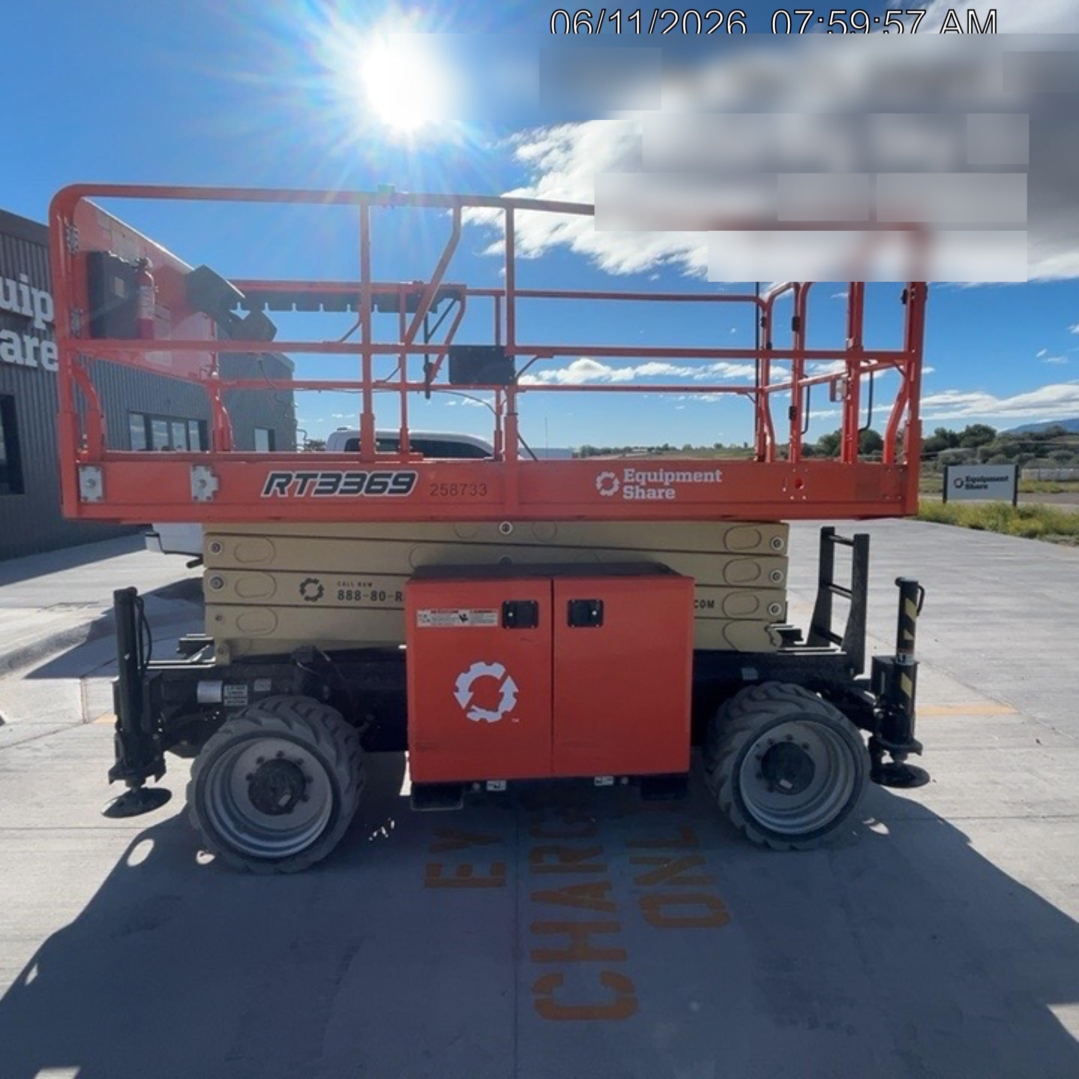 2022 JLG RT3369
