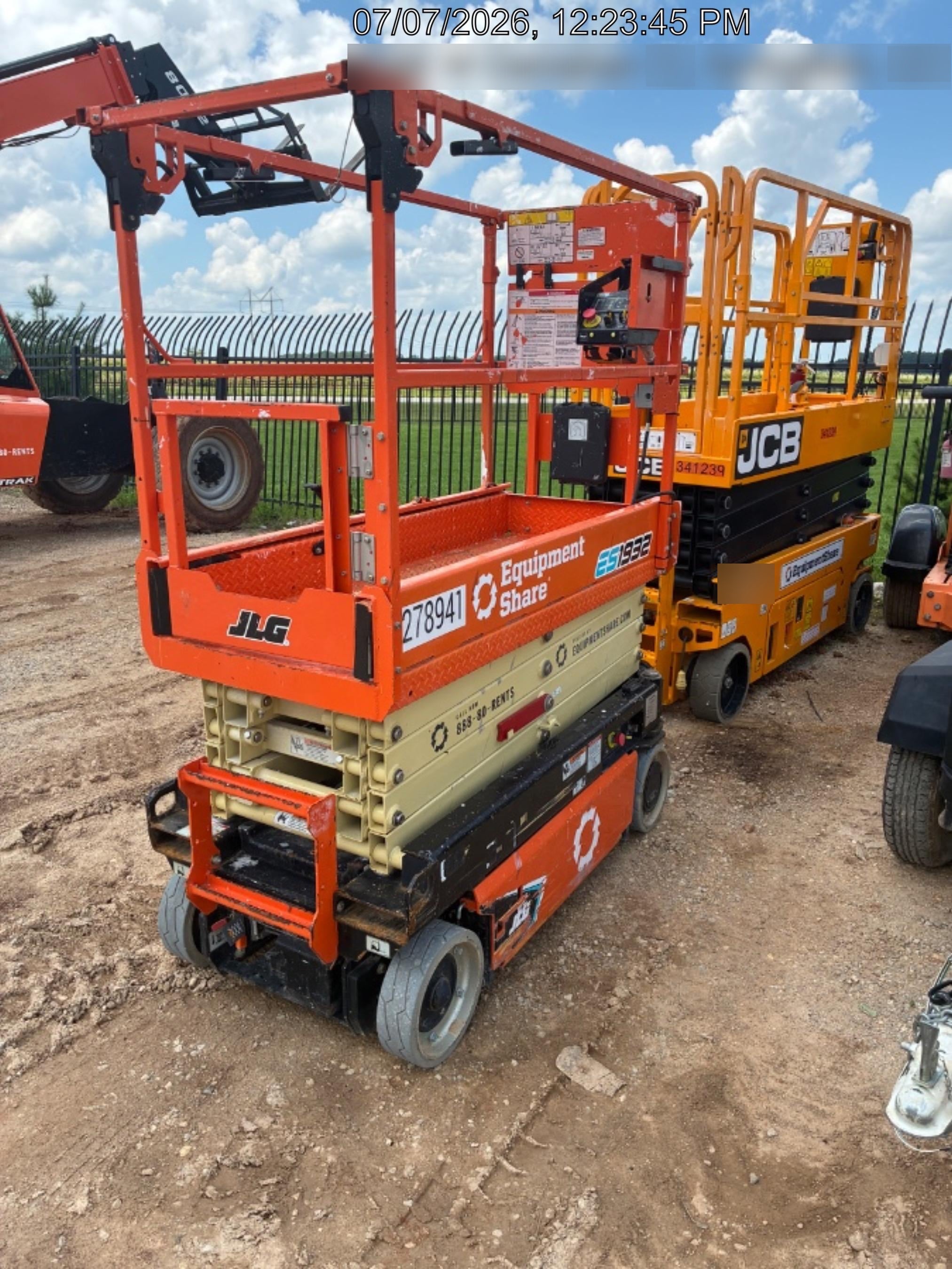 2022 JLG ES1932