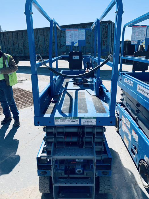 2020 Genie GS-1930 Fixed rails with chain entry gate - Pre A92.20