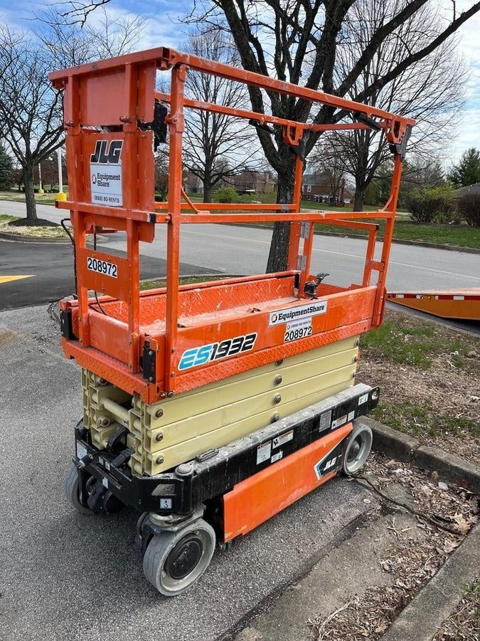 2022 JLG ES1932