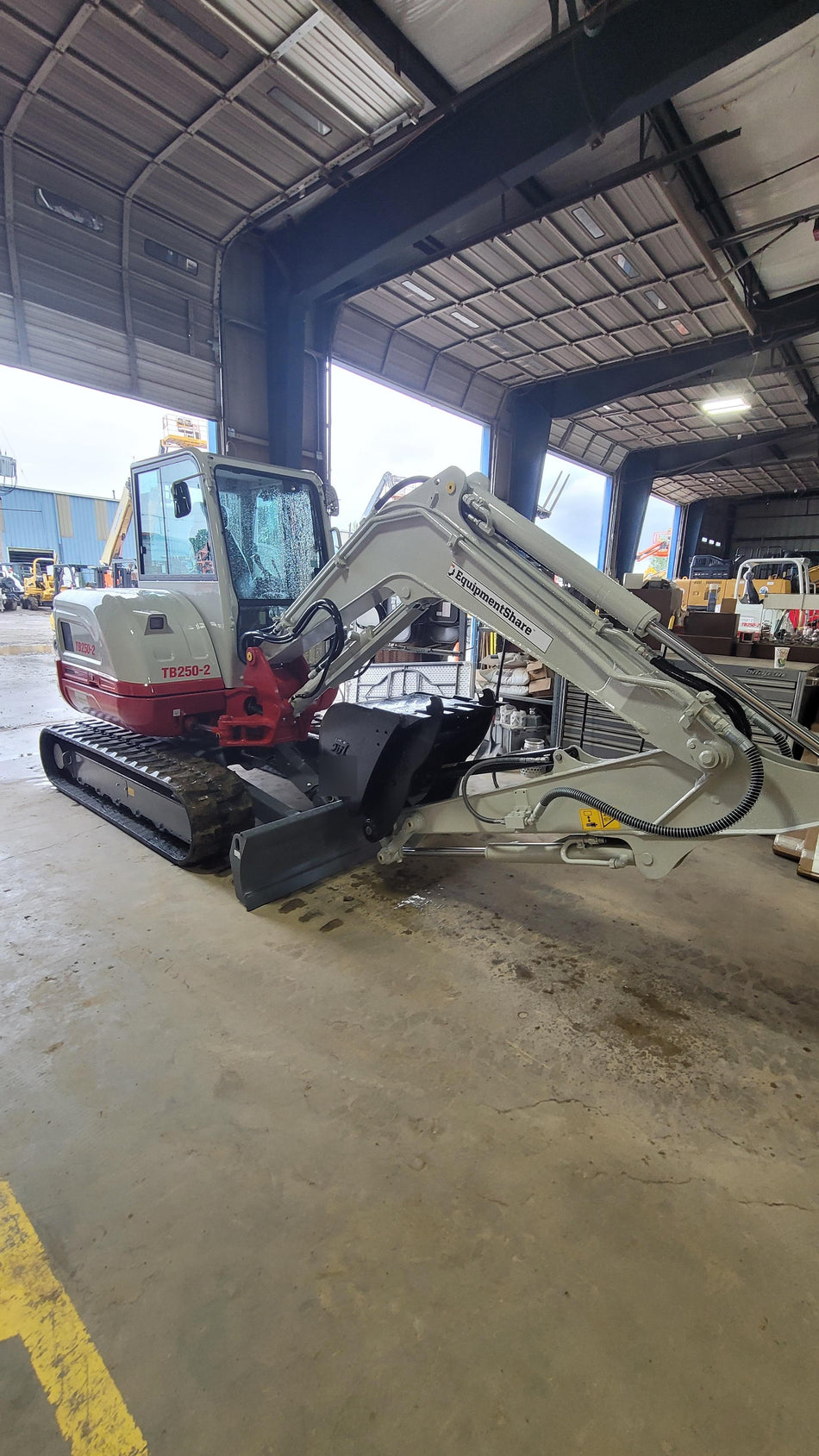 2023 TAKEUCHI TB250-2CR