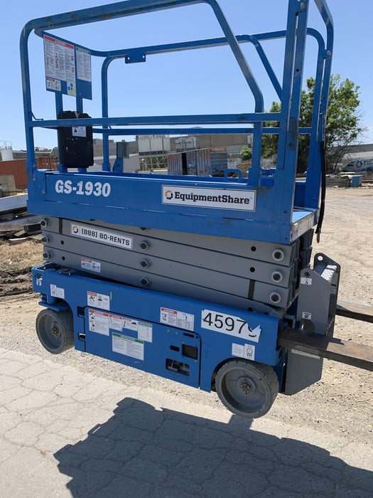 2019 Genie GS-1930 Fixed rails with chain Entry