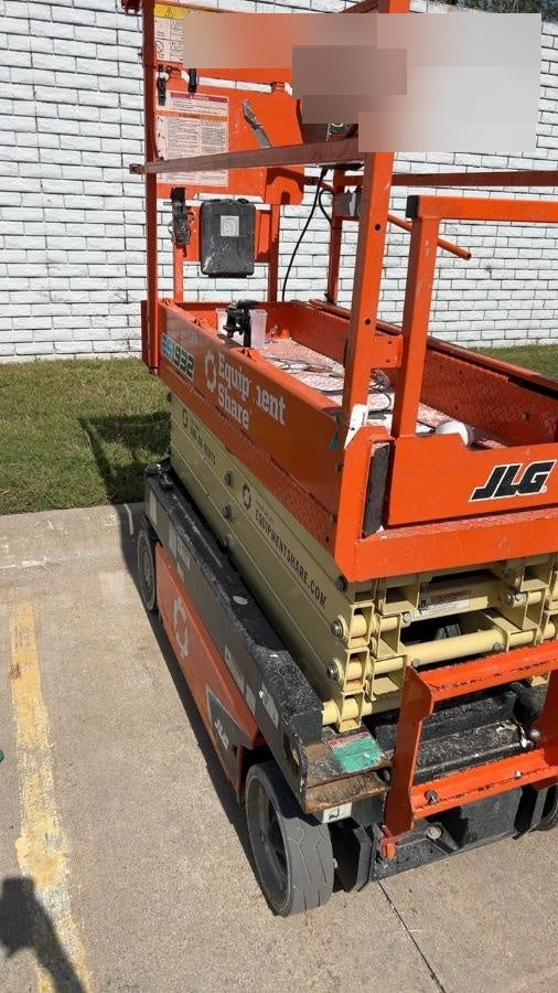 2023 JLG ES1932