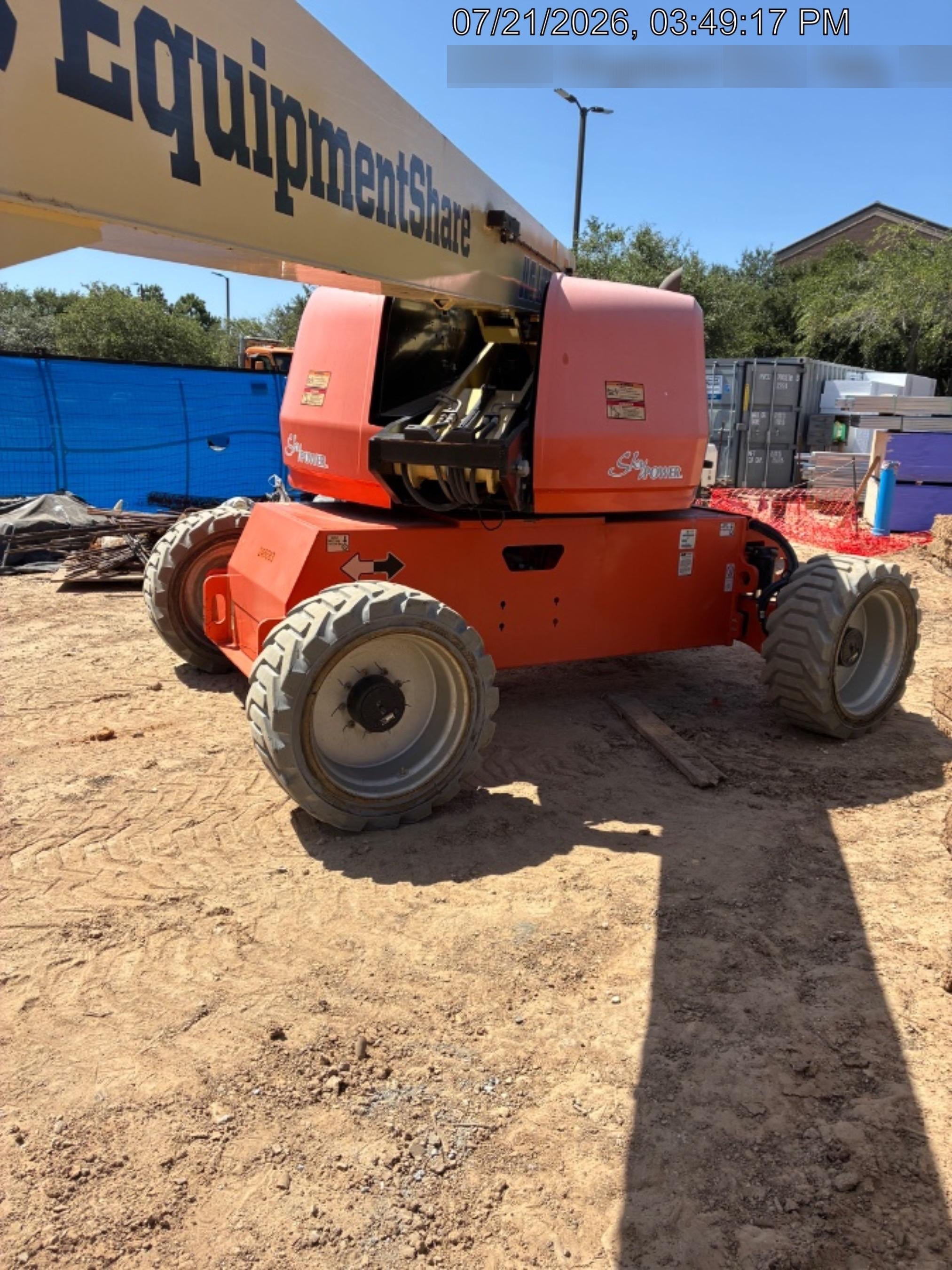 2022 JLG 660SJ