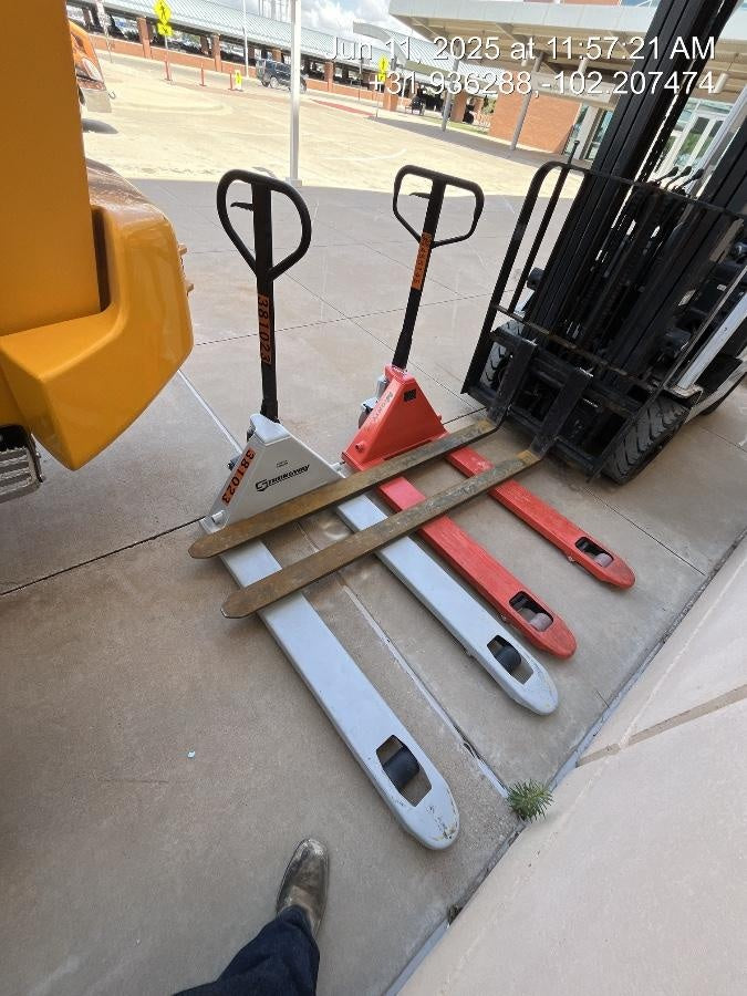 2023 STRONGWAY 5500 lb Pallet Jack