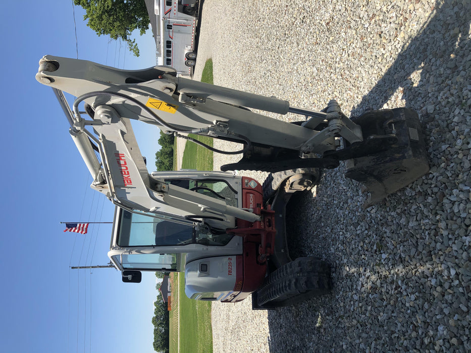 2020 TAKEUCHI TB235-2CR
