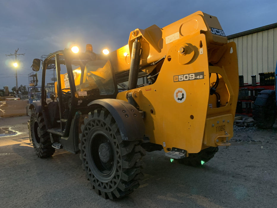 2020 JCB 509-42 Canopy, Solid Tires, Work Lights, Beacon, Aux Hydraulics, Back up Alarm, Lifting Eye, ES Decals