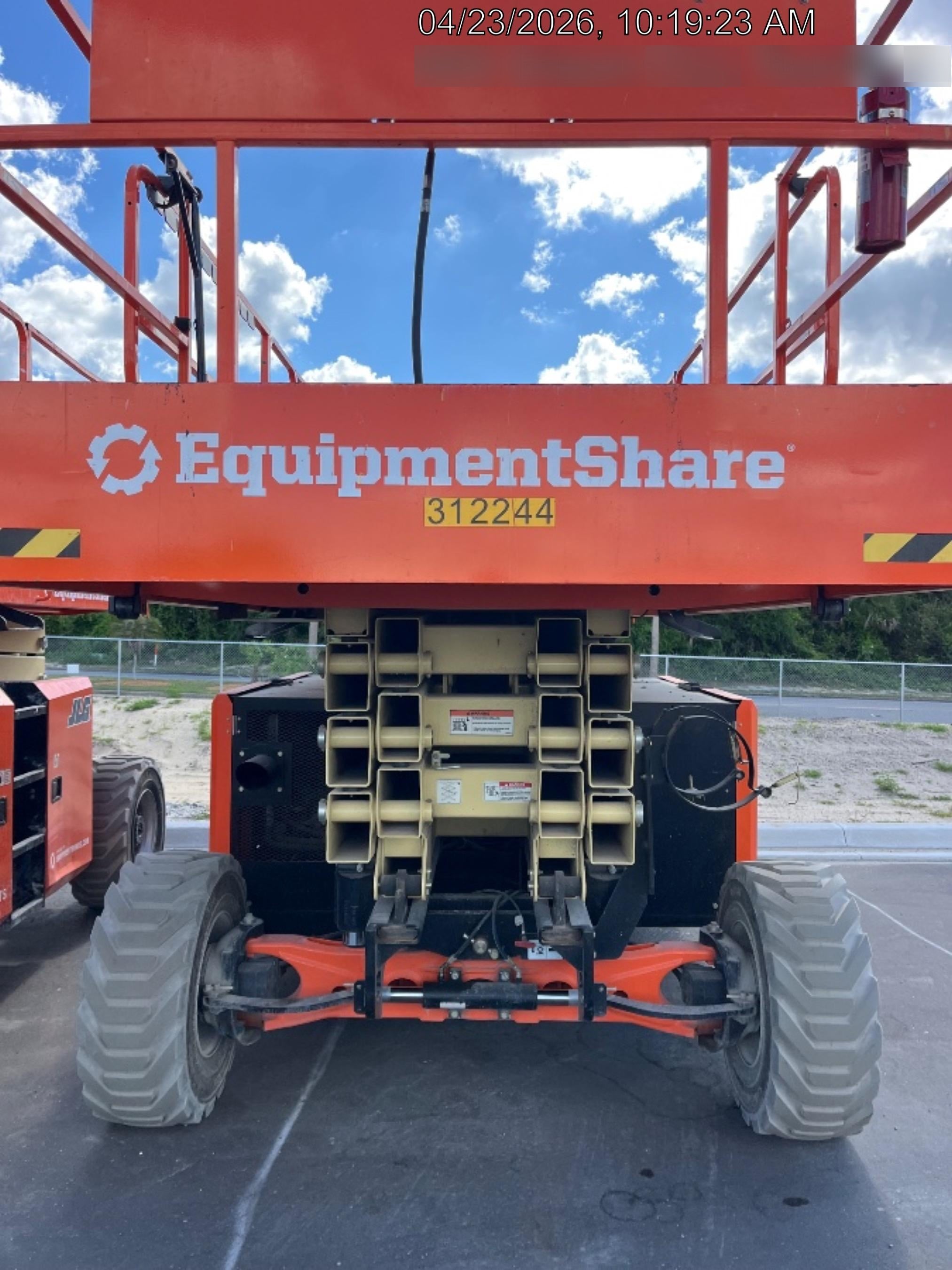 2023 JLG RT4394