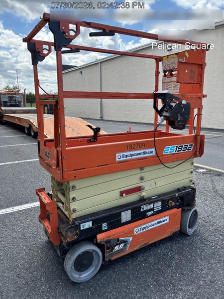 2021 JLG ES1932