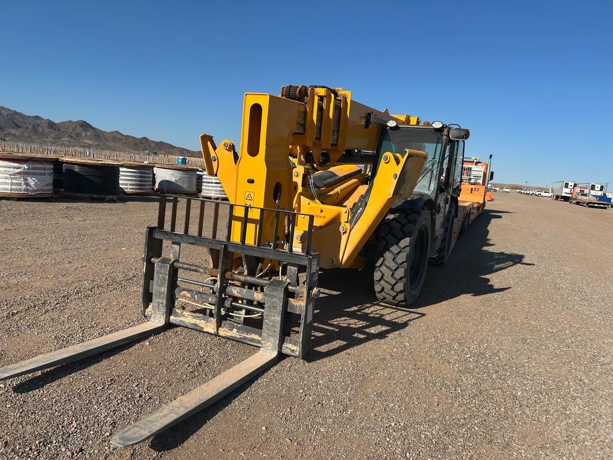 2023 JCB 400/F7377
