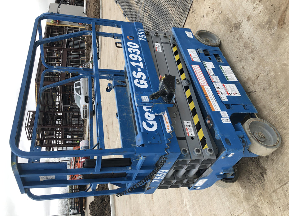 2017 Genie GS-1930 Genie GS-1930 Lift w/Fixed Rail and Chain Entry