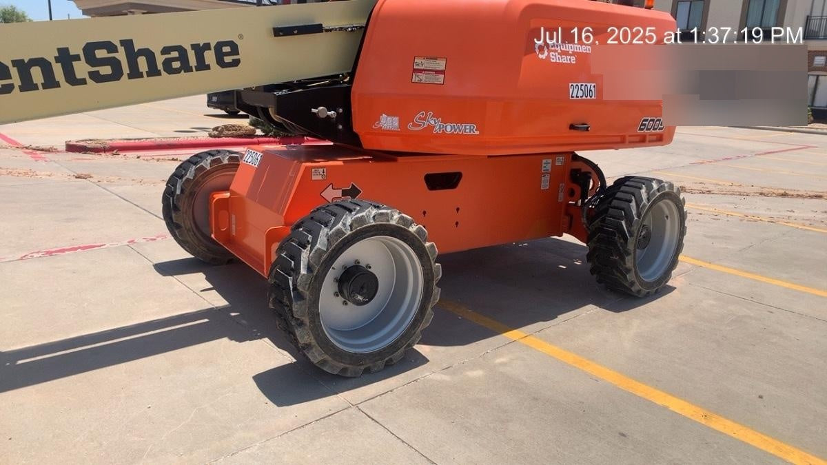 2022 JLG 600S