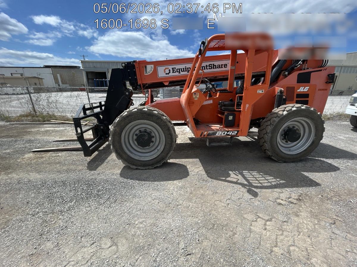 2020 SKYTRAK 8042