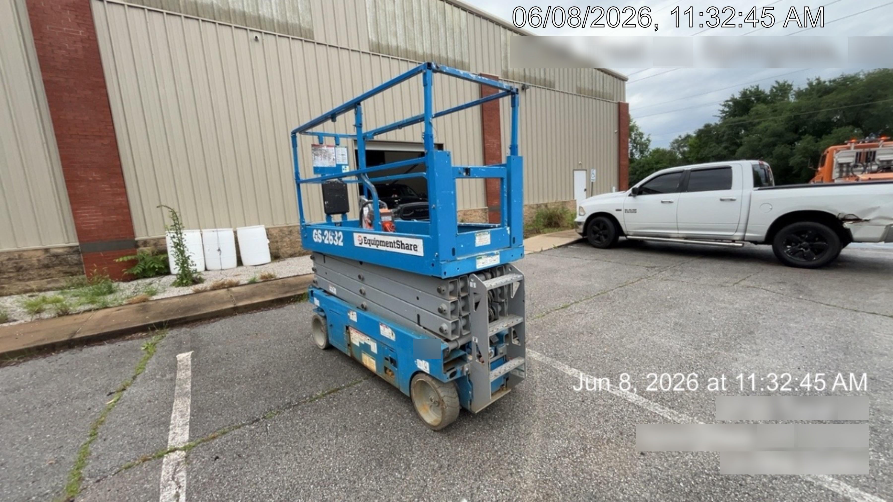 2020 Genie GS-2632 Standard, Folding half height swing gate