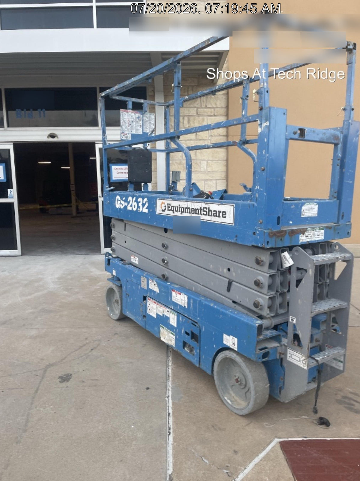 2019 Genie GS-2632 Folding rails with half height swing gate