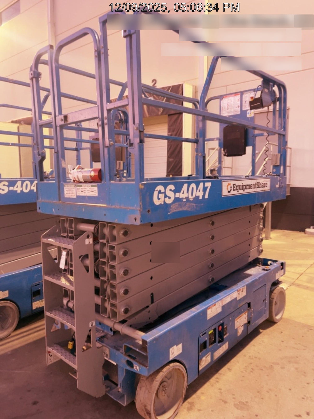 2019 Genie GS-4047 Folding rails with half height swing gate