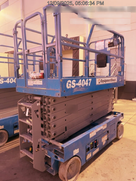 2019 Genie GS-4047 Folding rails with half height swing gate