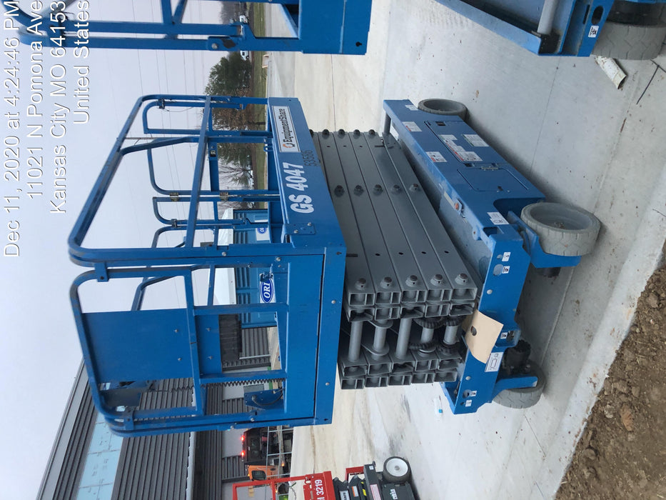 2019 Genie GS-4047 Folding rails with half height swing gate